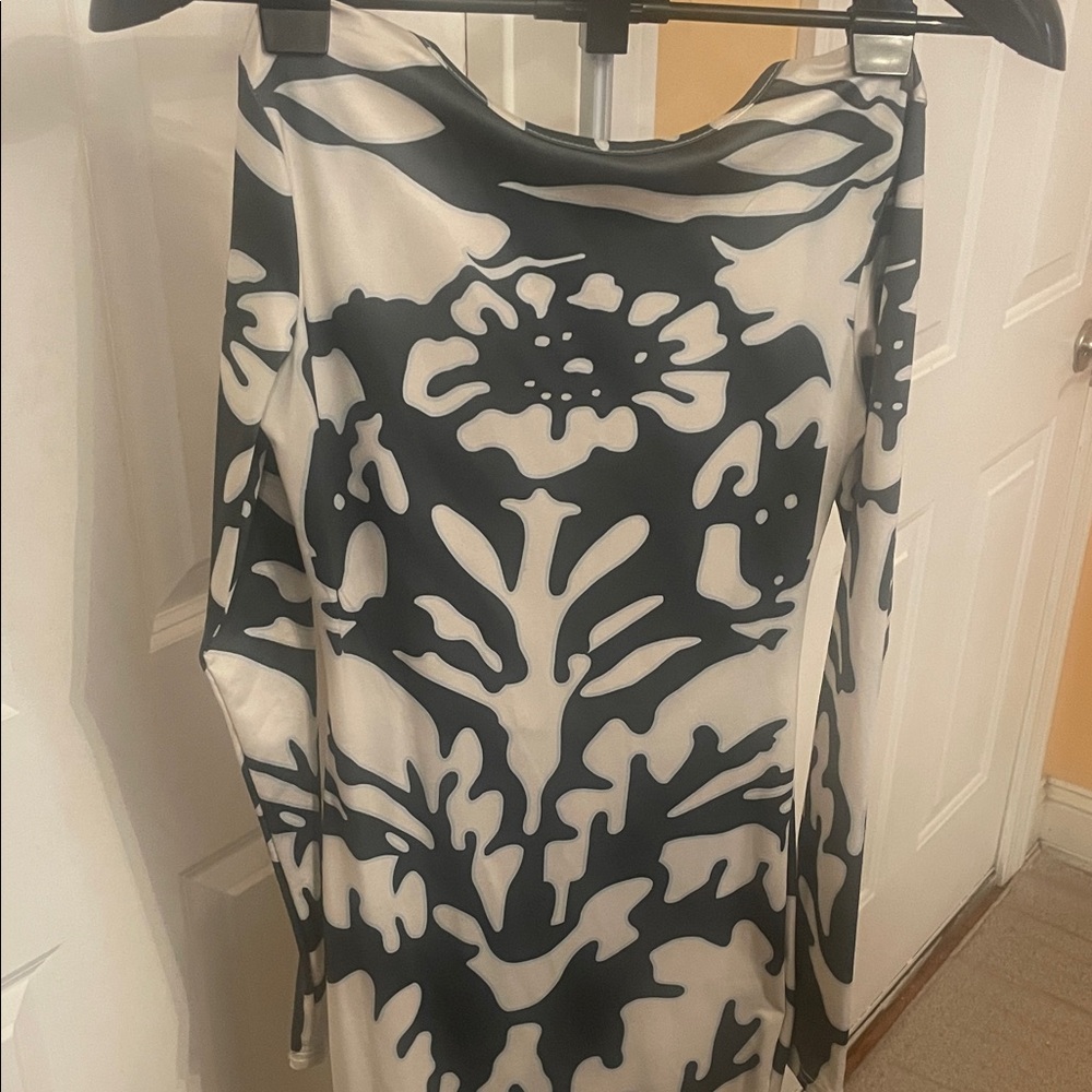 Green and White Patterned Dress - Picture 3 of 8
